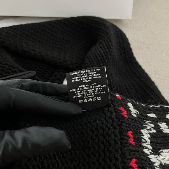 Auth Rare Chanel CC  Logo Black Wool Knit Scarf/ Muffler - New - Picture 8 of 8
